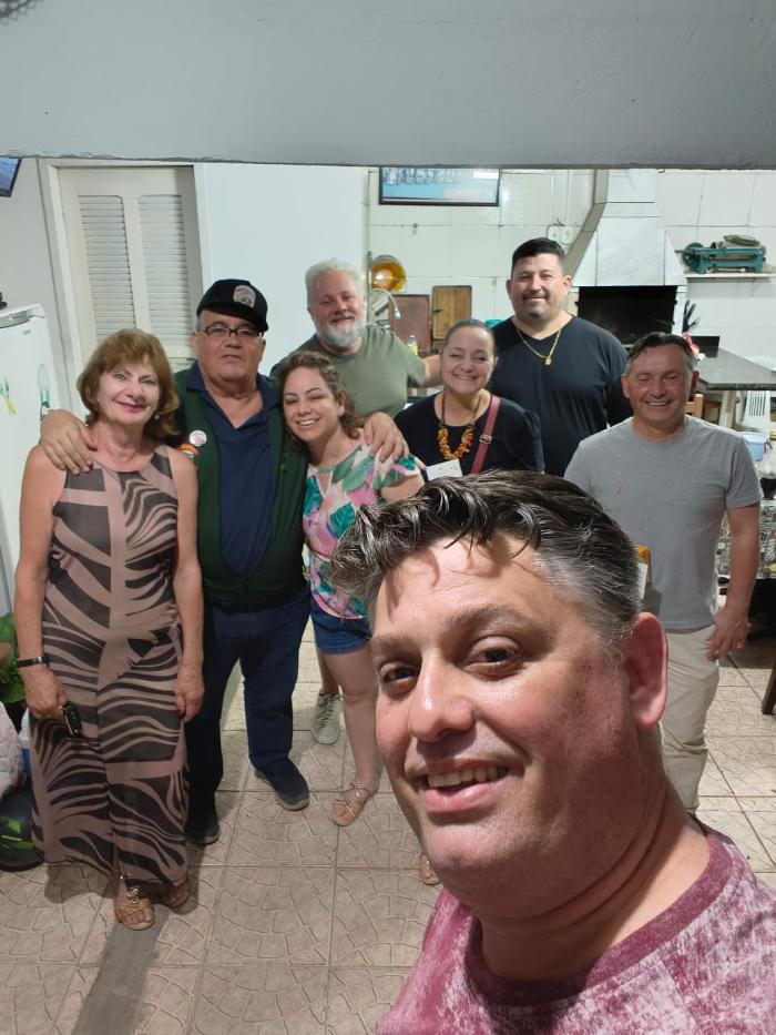 Reuniram-se Pessoas que Pensam Antes de Publicar