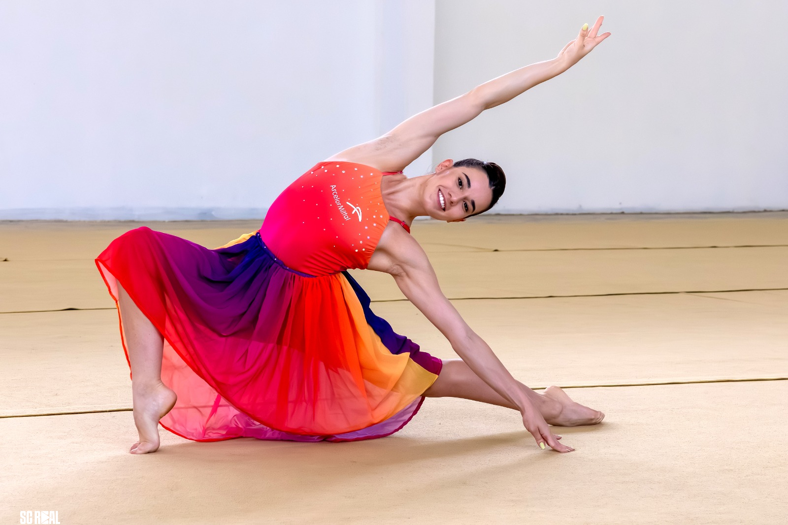 Luana Franceschi, atleta de ginástica rítmica, compete em 2026 com patrocínio da ArcelorMittal