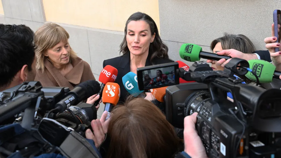 Letizia no funeral de Fernando Ónega. "É referência e pai de uma amiga"