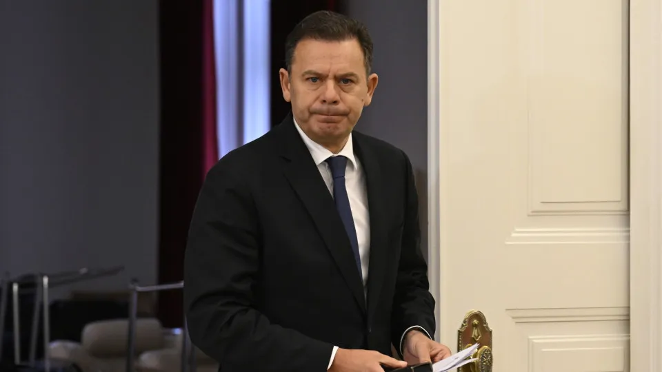 Montenegro defende atuação do Governo no conflito com Irão