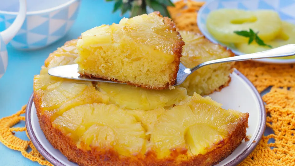 Receita saborosa: Aprenda a fazer o "melhor e mais rápido" bolo de ananás