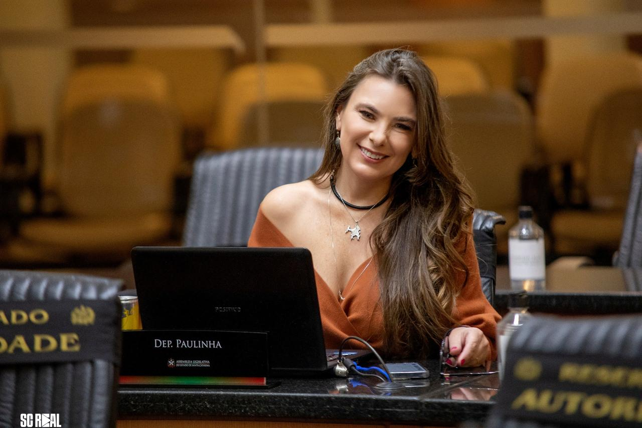 Mulheres, política, violência e sociedade: o que cada um de nós tem a ver com isso. 