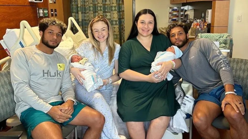 Gémeos tornam-se pais no mesmo dia: "Não estávamos à espera"