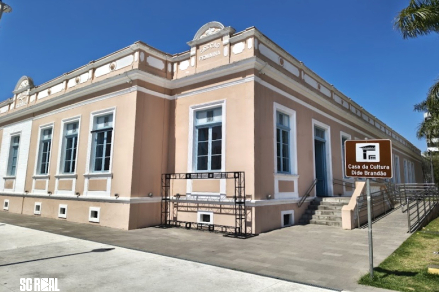 Casa da Cultura inaugura duas novas exposições de arte abertas ao público em Itajaí 