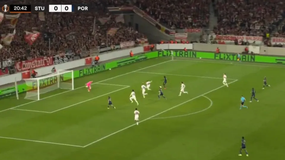 Entrada 'maravilha' e suspiros com VAR. O resumo do Estugarda-FC Porto