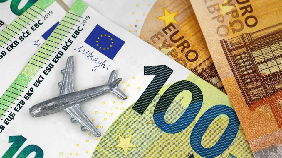 Viajar (também) fica mais caro em 2026: Companhias aéreas sobem preços