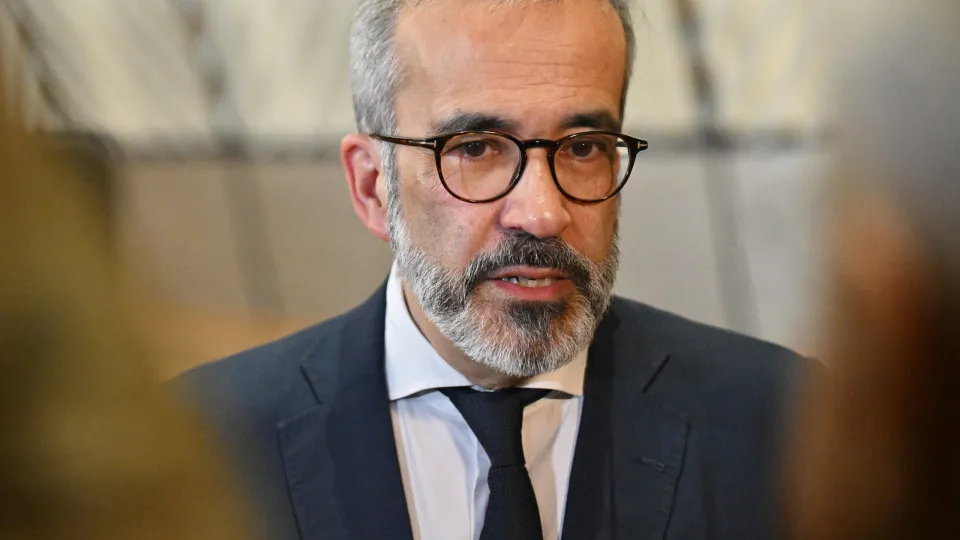 Lajes? "Não é matéria que esteja na ordem do dia", menoriza Rangel