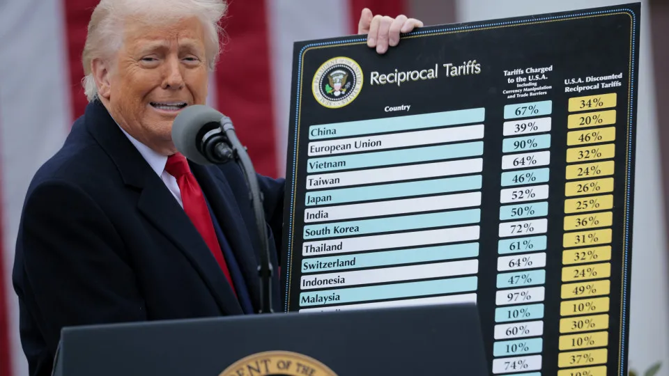 Tarifas: Famílias dos EUA pagam mais 2.200 euros em 2026, segundo democratas