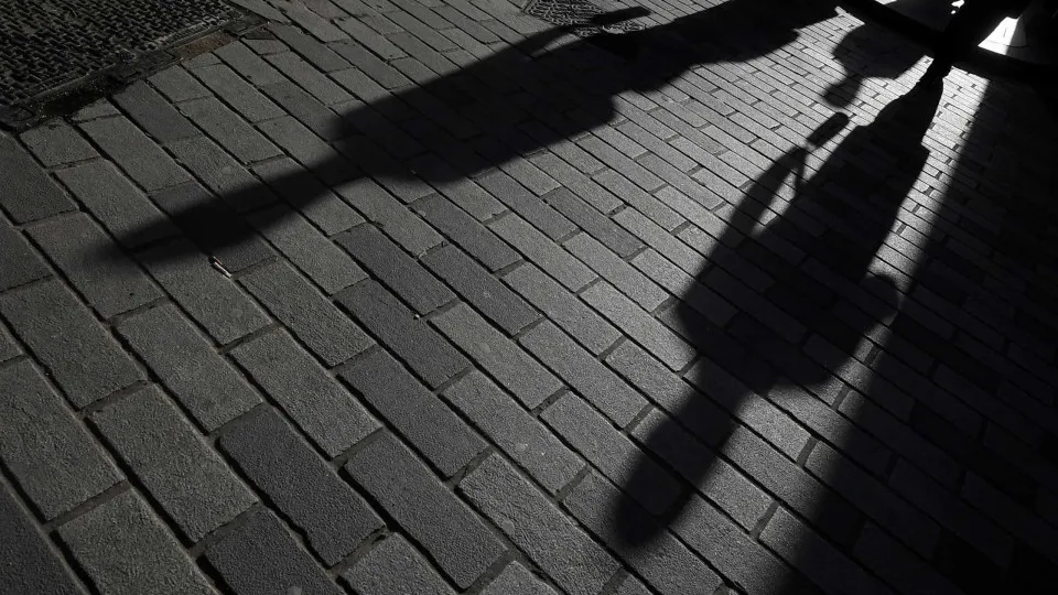 Espanha: Mãe e filho detidos após arrancar pedaço da orelha de professor