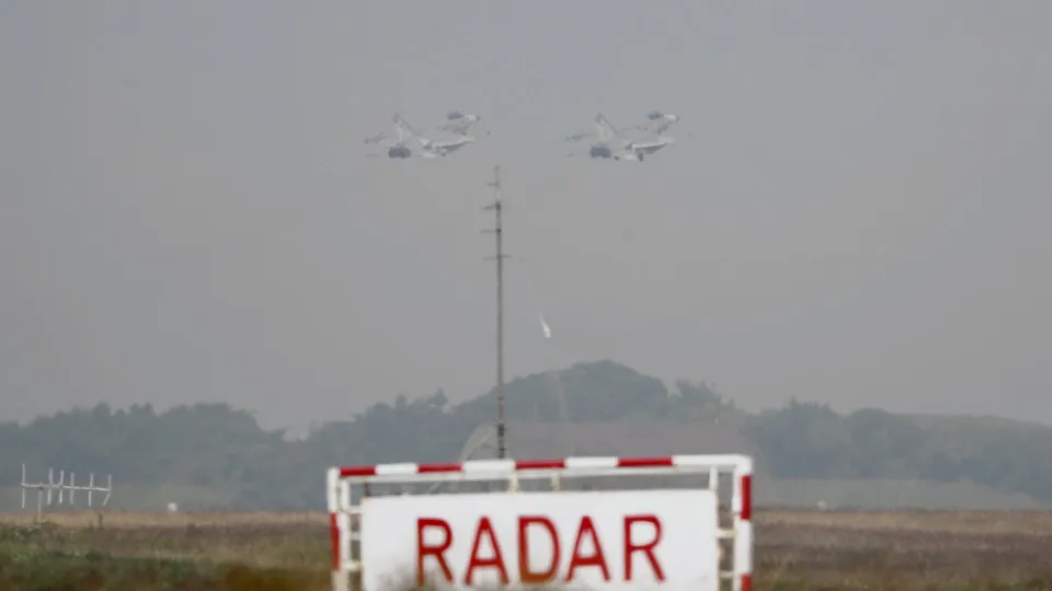 Taiwan deteta 26 aeronaves militares chinesas nas imediações da ilha