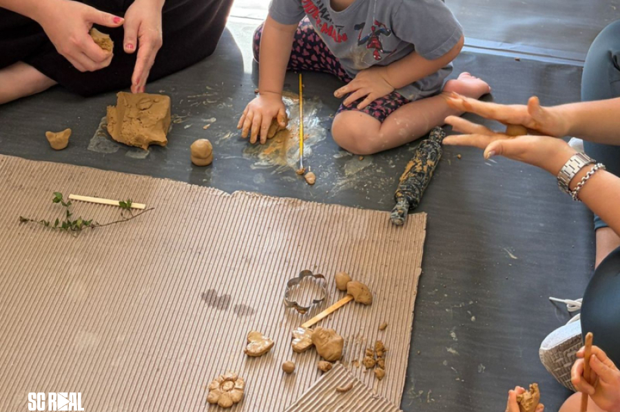 Em Itajaí, pais e filhos vivem momentos de arte e brincadeira em oficina do programa Aqui Tem Arte 
