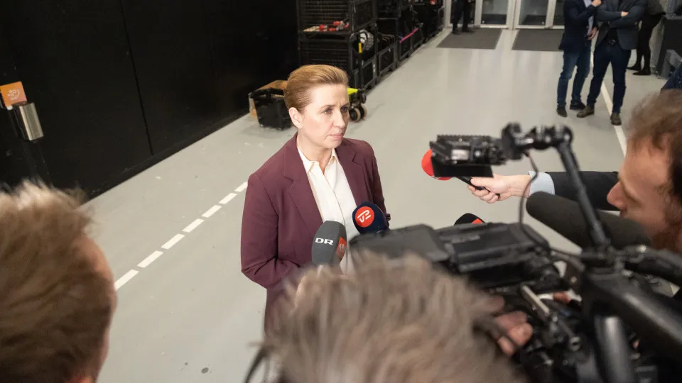 Claques e protesto animam noite de debate eleitoral na Dinamarca