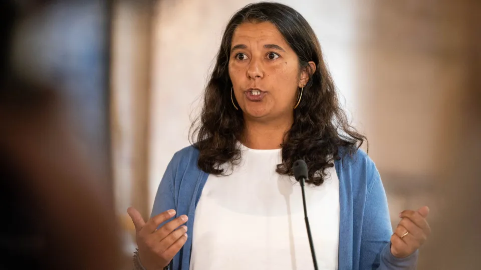 Irão. PCP agenda debate com Governo dia 25 sobre "escalada de preços"