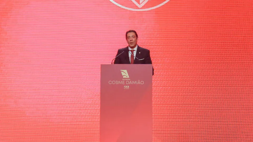 Rui Costa 'ataca' castigo de Mourinho: "Exigimos respeito pelo Benfica"