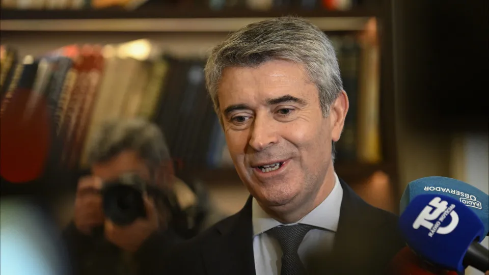 Lei laboral? Carneiro lança: "Governo está a responder a que objetivo?"