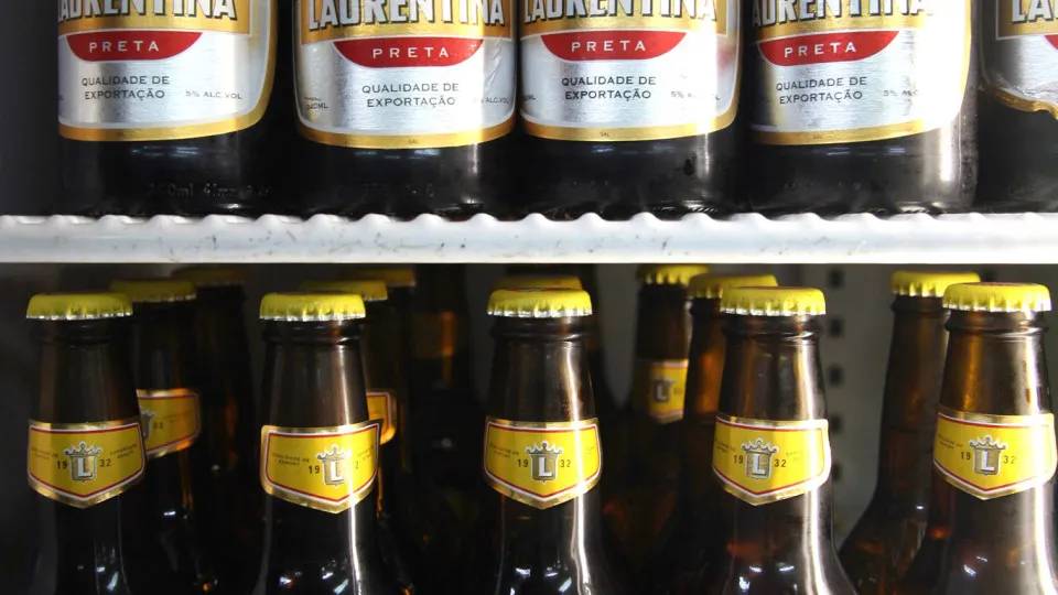 Cervejas de Moçambique reforçam produção com compra de 33 mil toneladas de milho
