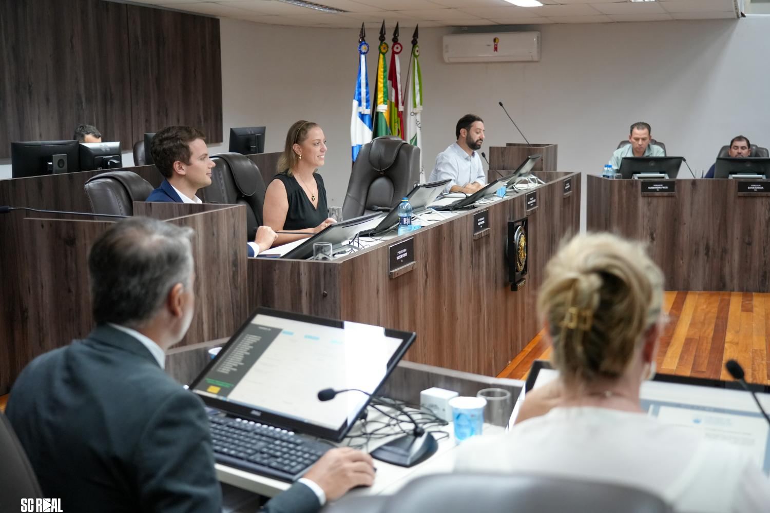 Na Câmara de BC foram aprovados projetos sobre formação continuada, parque inundável e data comemorativa 