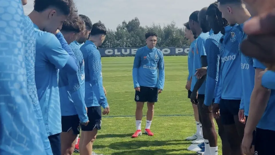 Pepê vai ser pai e não escapa à 'praxe' no treino do FC Porto