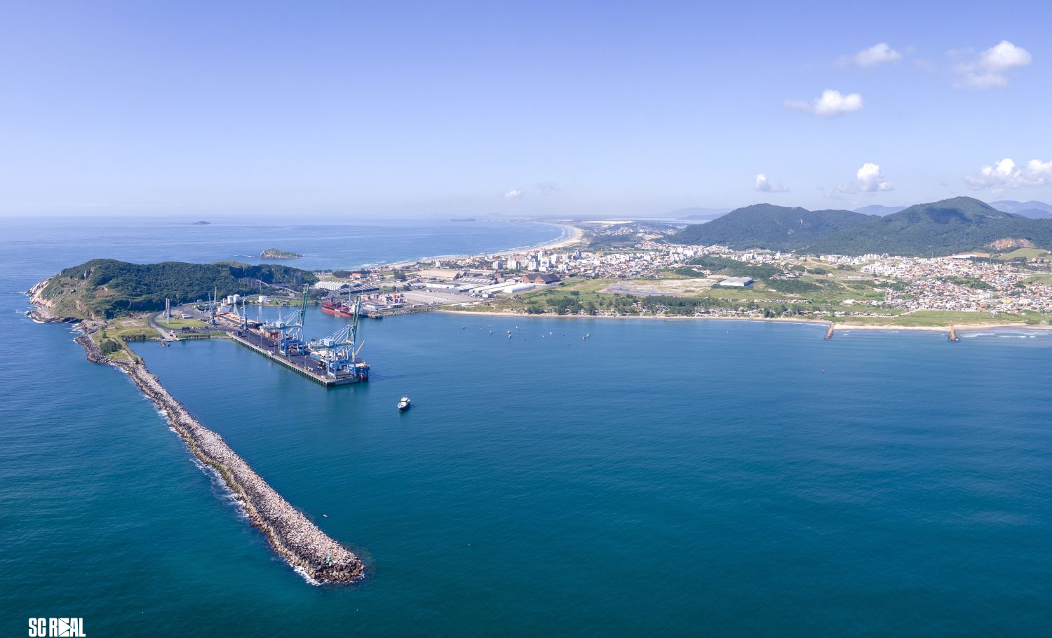 Porto de Imbituba mantém ritmo de crescimento e movimenta 641 mil toneladas em fevereiro de 2026