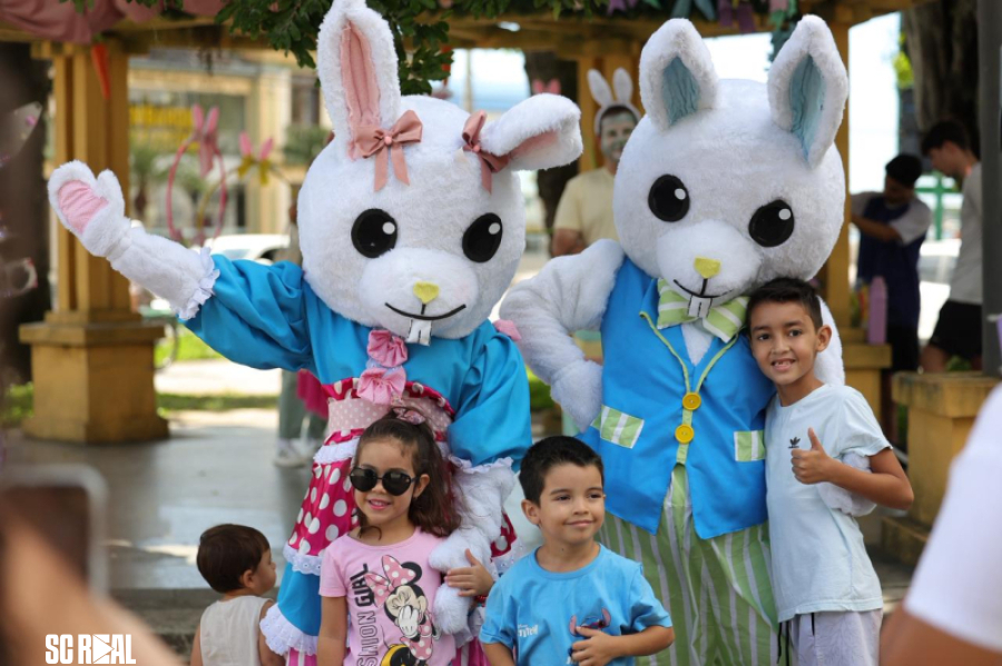 Abertura da Itajaí Doce Páscoa 2026 reuniu milhares de famílias no centro da cidade 