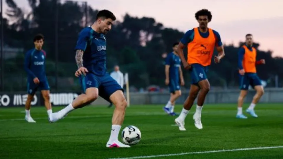 Pedro Gonçalves fica pelo ginásio no primeiro treino de Portugal
