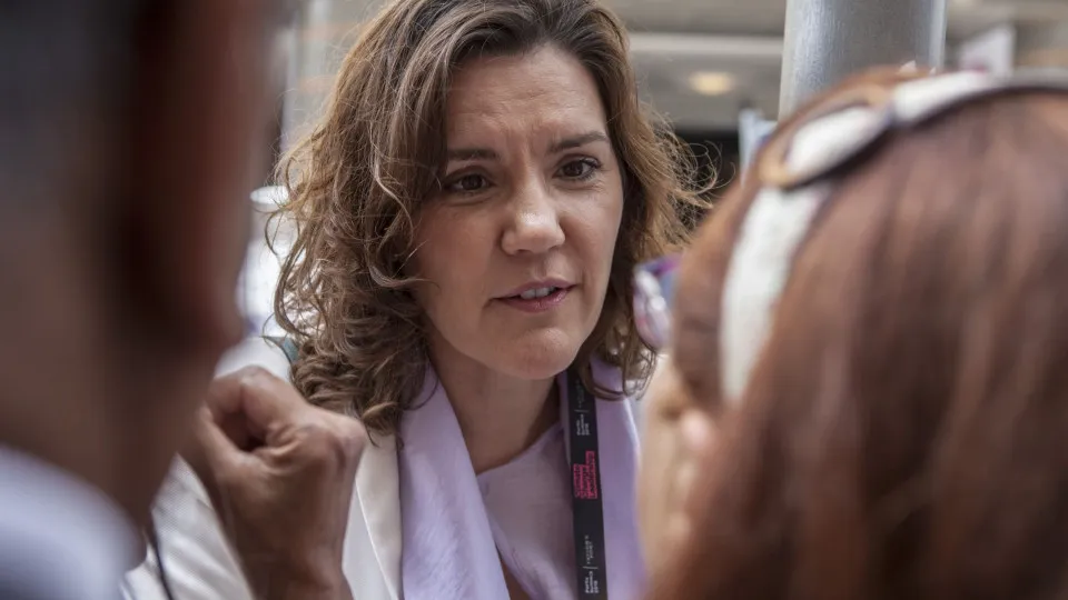 Assunção Cristas defende licença de parentalidade igual para pais e mães