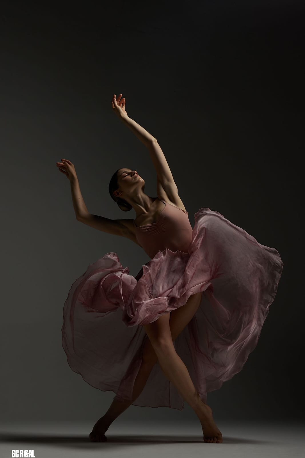 Ex-solista de balé russo estreia como coreógrafa na Estímulo Mostra de Dança, em Joinville