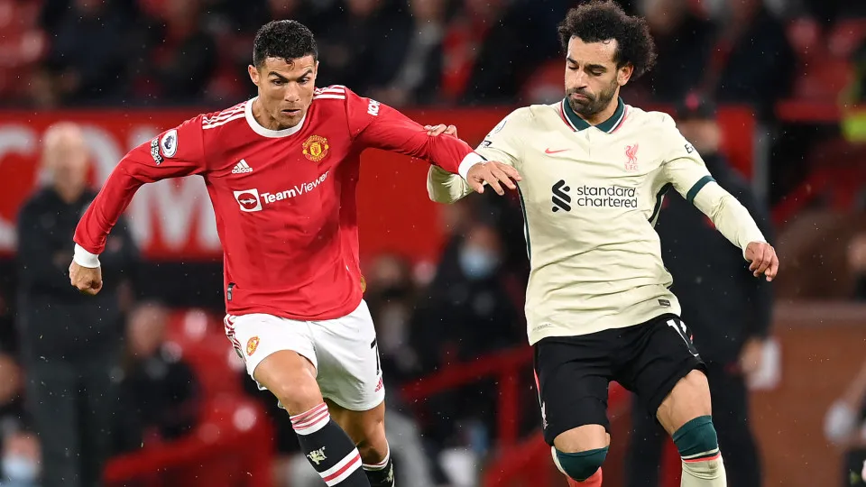 Carragher coloca Salah à frente de Cristiano Ronaldo e explica porquê