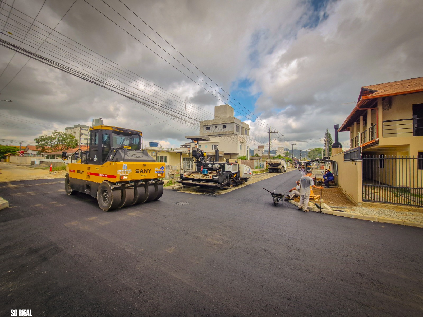 Obras em vias de Navegantes avançam com asfaltamento 