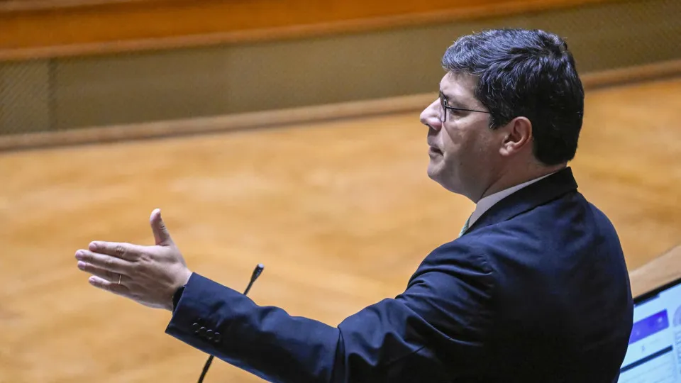 PS diz que Constituição é onde se revêm os "firmemente democratas"