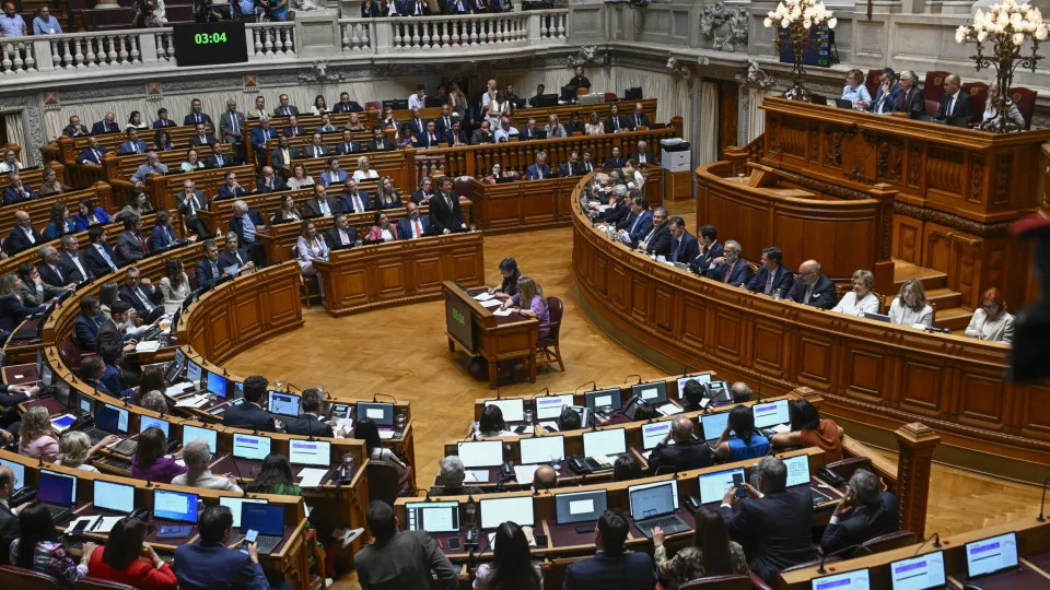 Alguns deputados constituintes abandonam galerias durante discurso de Ventura