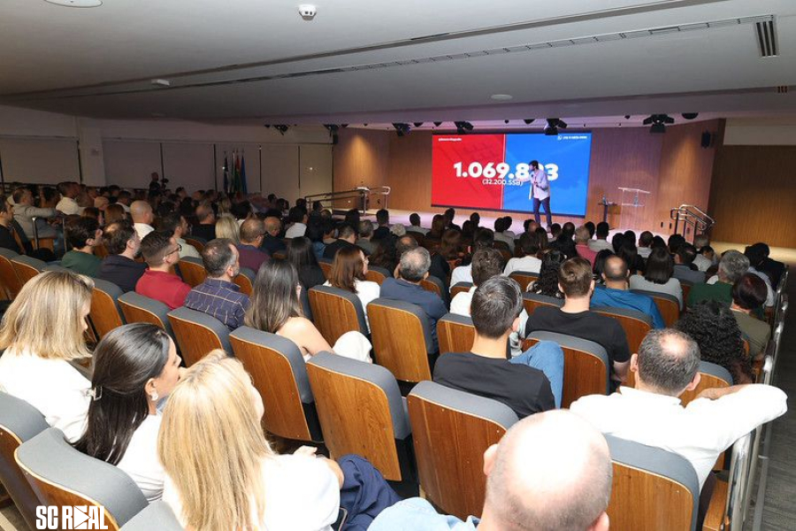 Em palestra para 250 pessoas, Caio Coppolla reforça importância do voto local