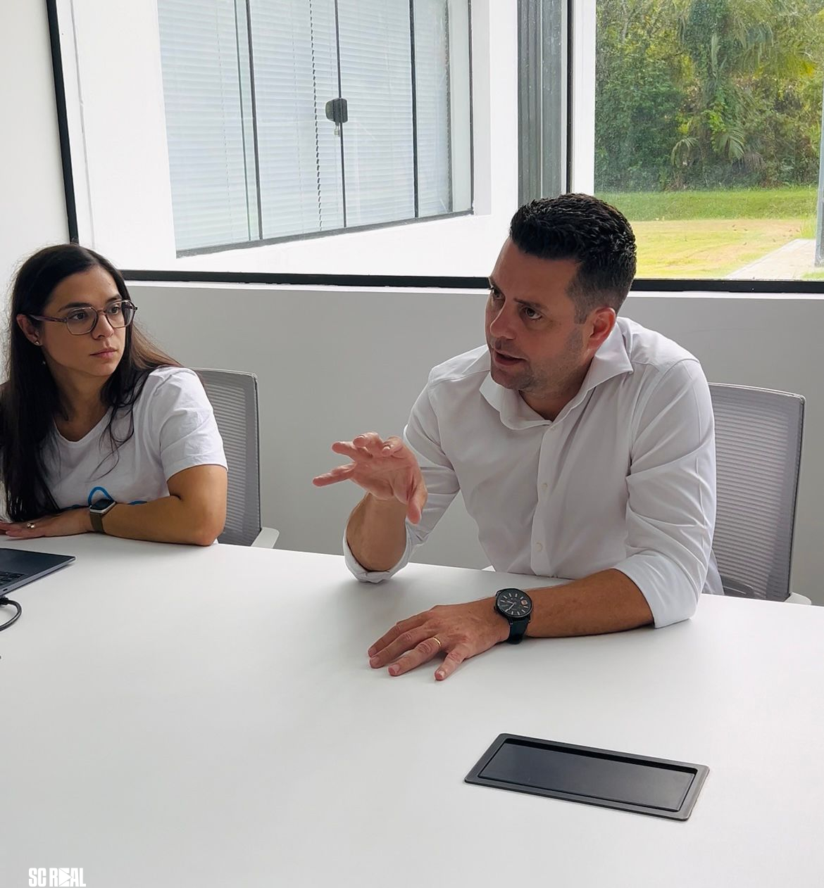 Vereador visita empresa no campus da Univille que desenvolve solução inédita para o controle do maruim
