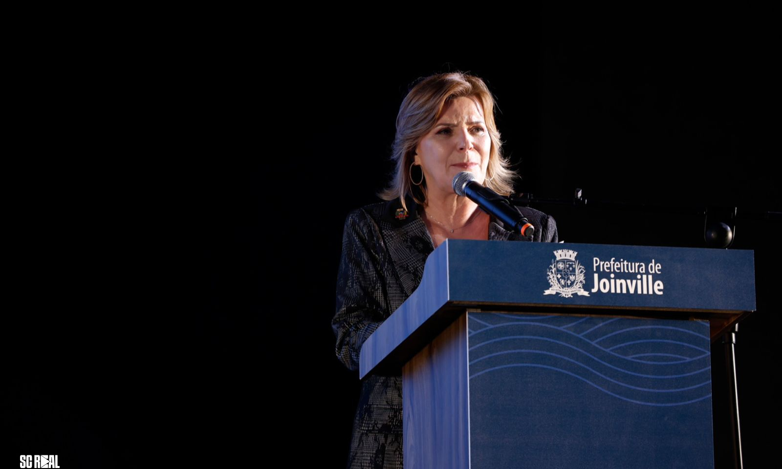 Rejane Gambin toma posse como primeira mulher prefeita de Joinville