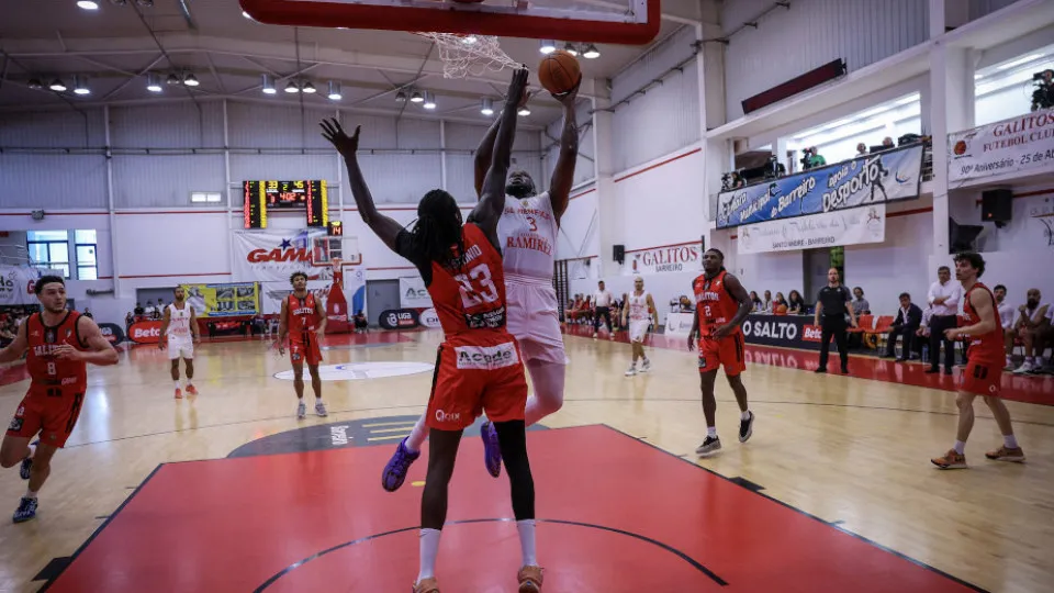 FC Porto cai com estrondo em Ovar. Benfica e Sporting arrasam adversários