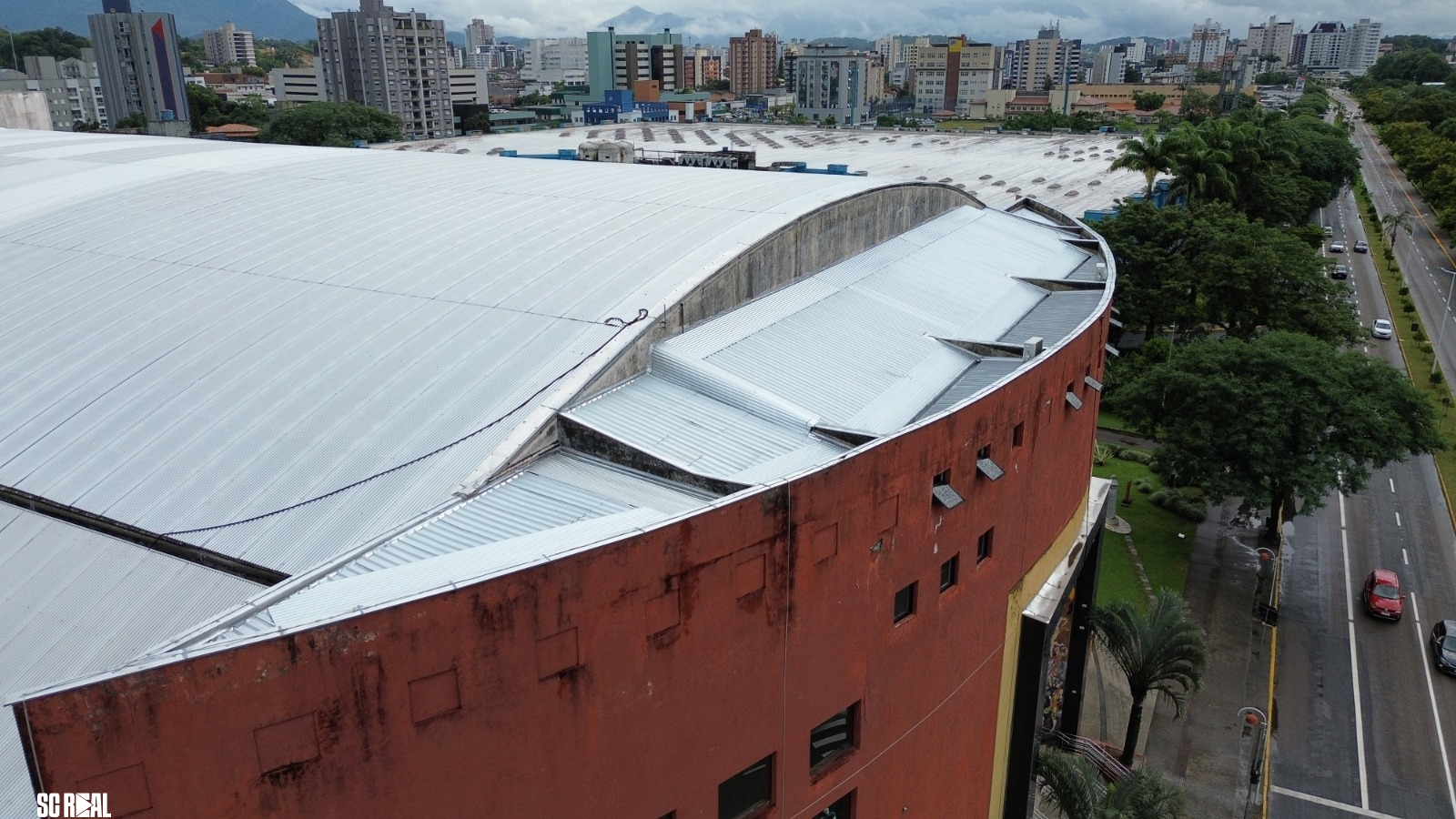    Centreventos Cau Hansen, em Joinville, conclui revitalização completa da cobertura do prédio principal 