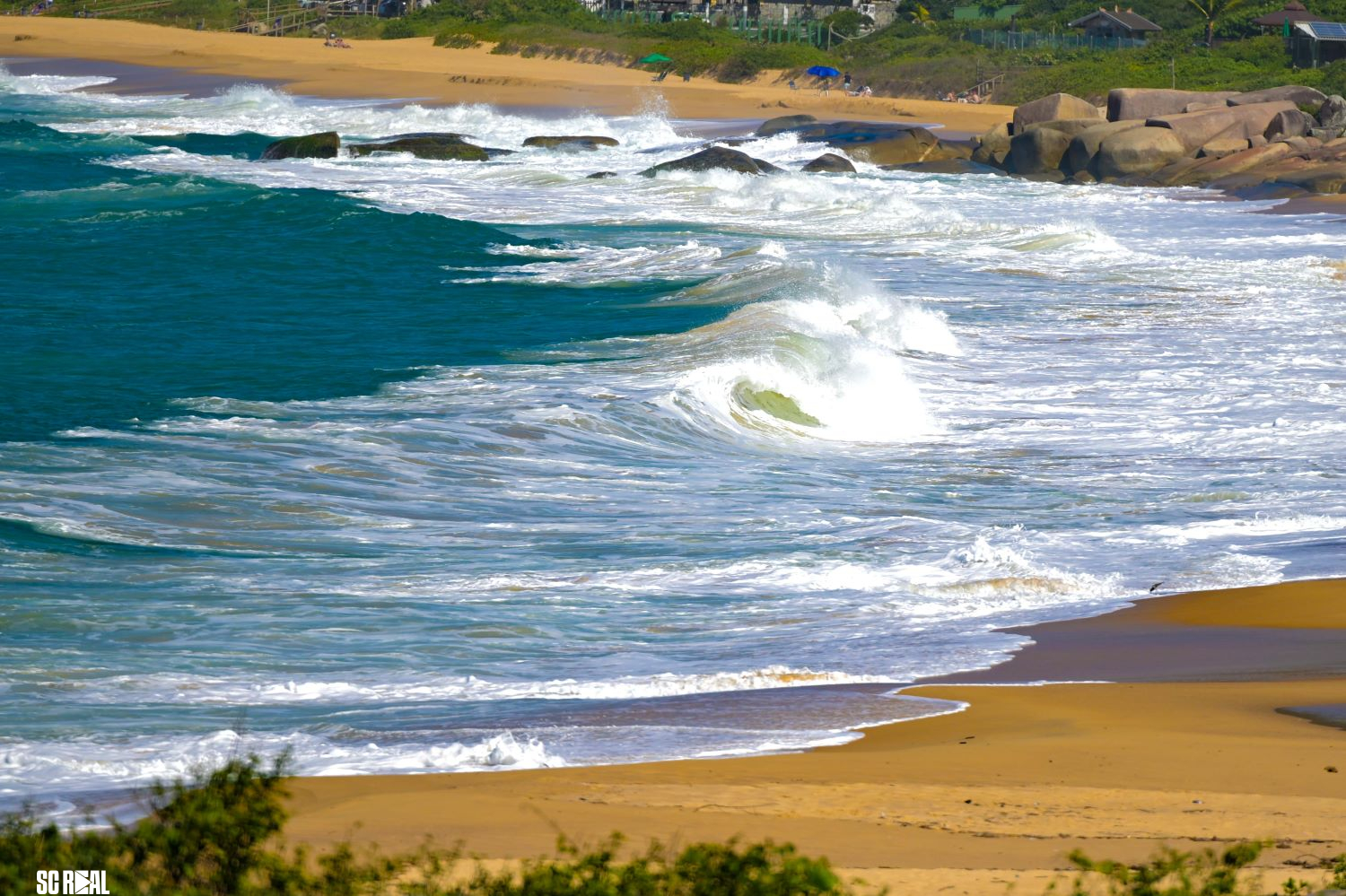 Frente fria se afasta e ciclone mantém ventos fortes e mar agitado em Santa Catarina