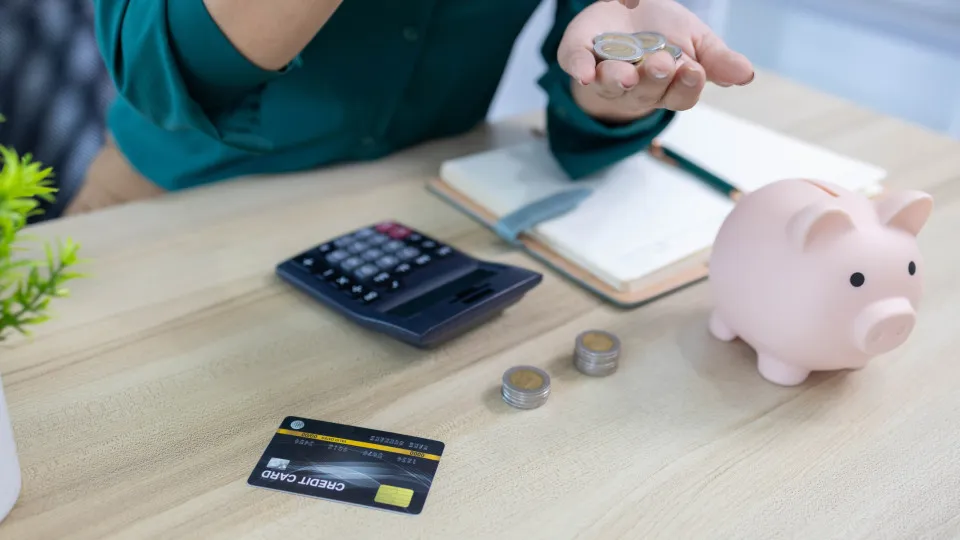 Tem até 35 anos? Saiba quanto se poupa com o IRS Jovem (e o que fazer)