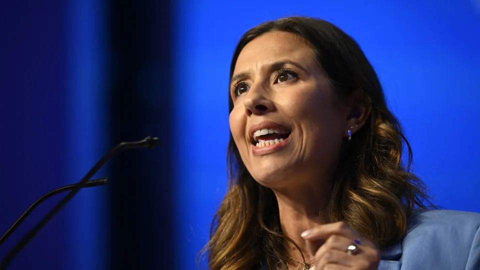 IL pede ao Governo que entregue "sem mais adiamentos" revisão da lei laboral