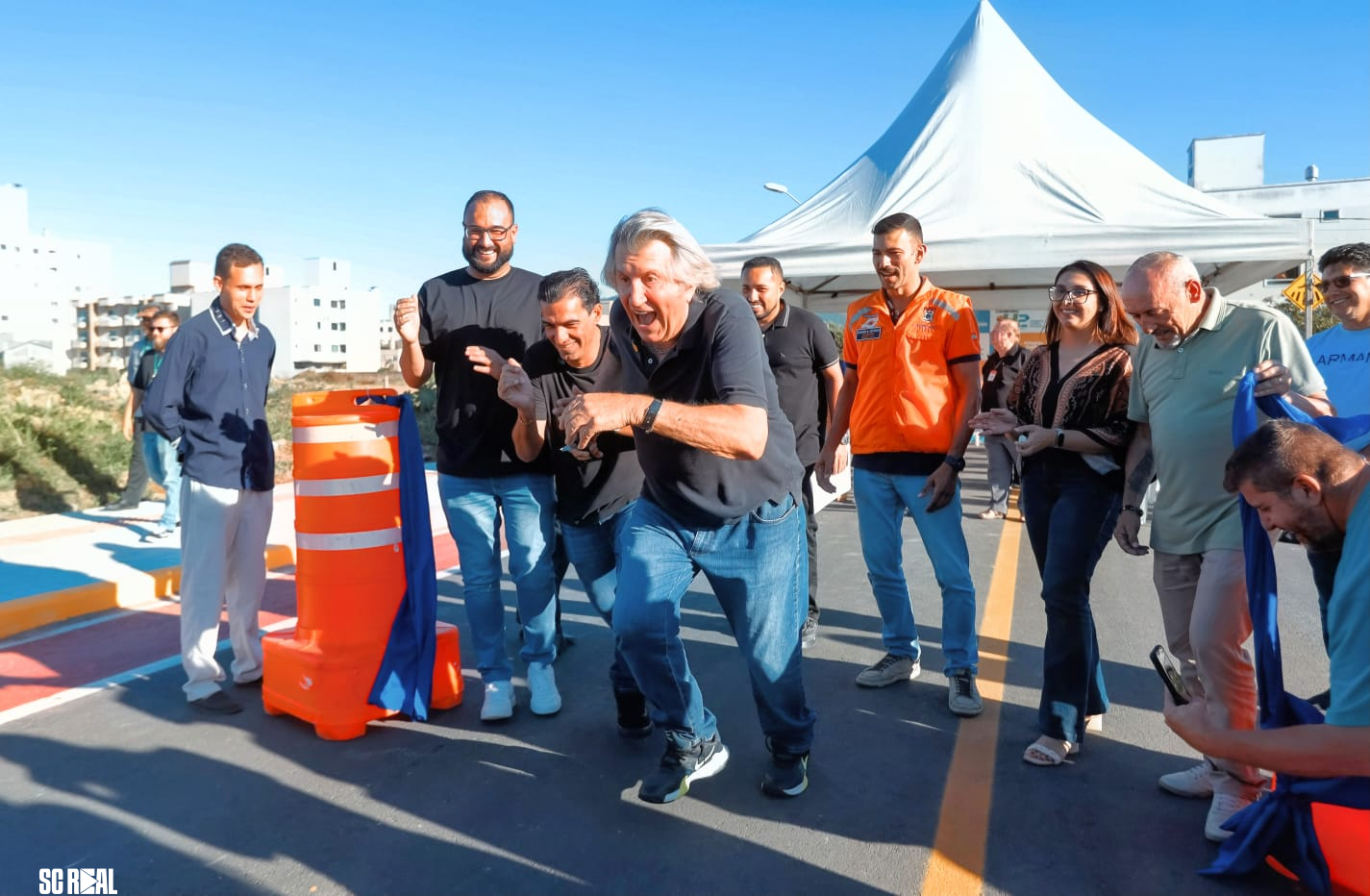 Camboriú entrega pavimentação da Rua Damasco e reforça Defesa Civil com novo equipamento