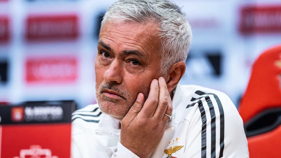 EM DIRETO: Mourinho faz a antevisão ao Benfica-Nacional