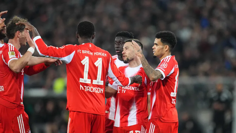 Raphael Guerreiro ajuda Bayern Munique a colocar-se a um passo do título