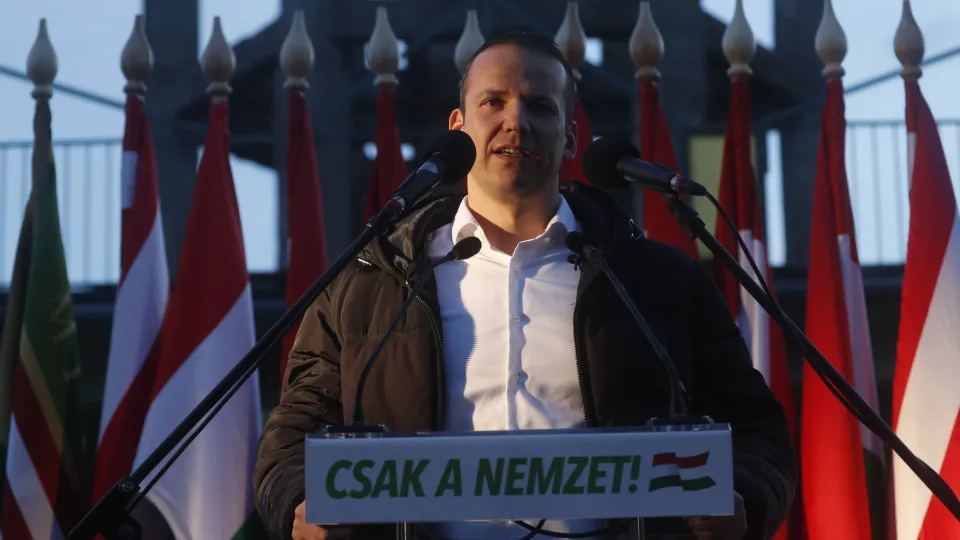 Hungria: Líder do partido de extrema-direita Nossa Pátria admite ser PM