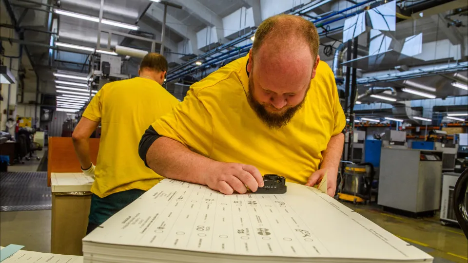 Grupo associado à extrema-direita conquista seguidores na Hungria