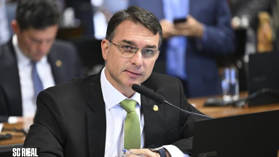 O que Flávio Bolsonaro tem para mostrar ao país? 