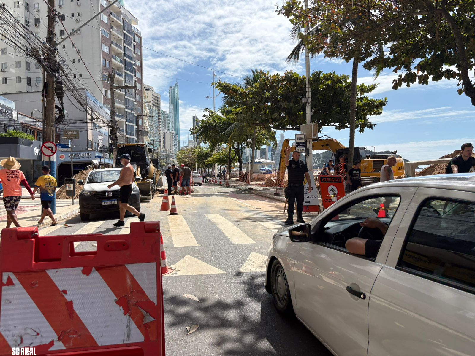 Avenida Atlântica volta a operar em meia pista no trecho da Rua 1001 nesta segunda-feira 