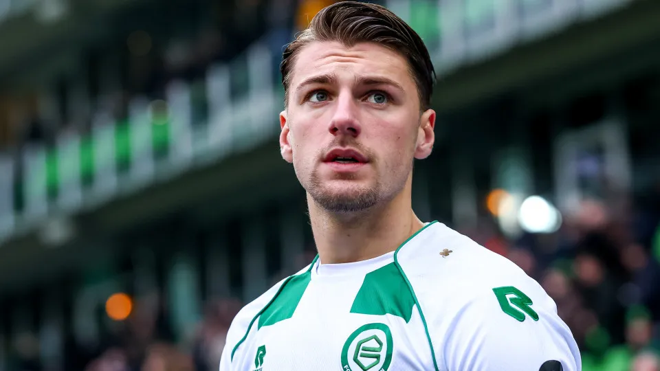 Resink quebra silêncio após interesse do Benfica: "Com muito dinheiro..."