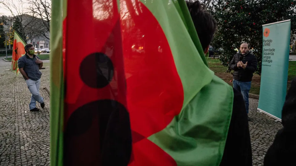 Livre pede ao Governo detalhes sobre contratação da plataforma NewsWhip