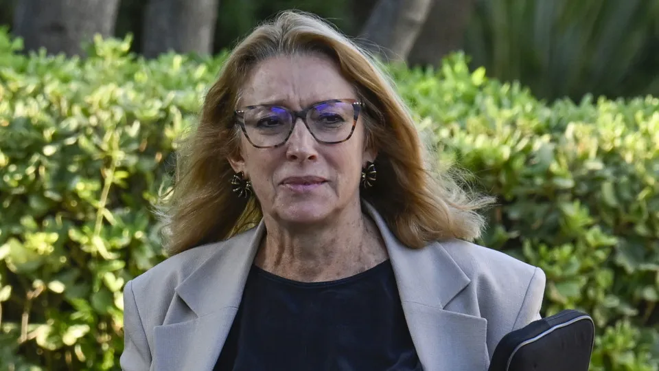 Lei laboral. Dia de "pequenas afinações" enquanto há "milhares" nas ruas