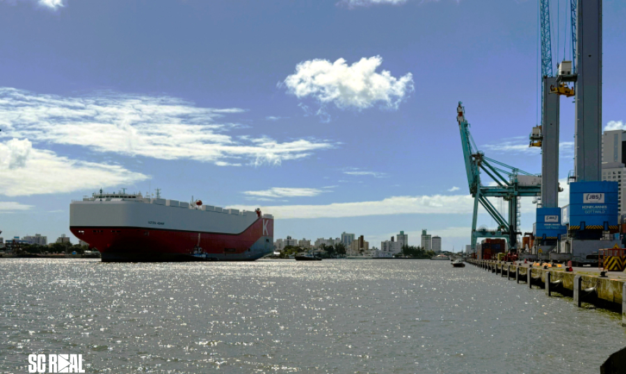 Porto de Itajaí recebe navio com mais de 600 veículos de luxo e amplia movimentação do terminal